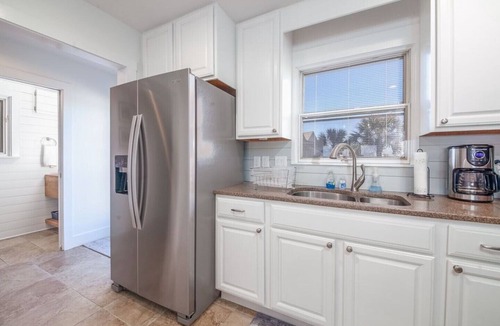 Ono Island House | BEAUTIFUL Beach Cottage: Directly on the Beach!
