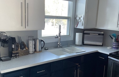 Upper Peninsula Michigan House | Beautiful Beach House on Lake Superior 15 min to downtown Marquette