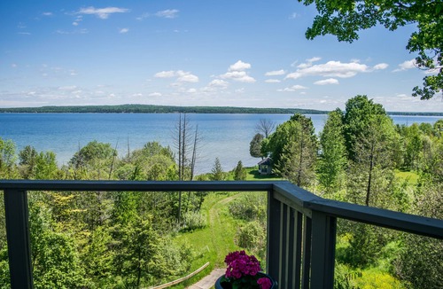 Alanson House | Beautiful Burt Lake Family Getaway