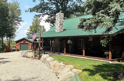 Decker House | Beautiful Cabin located in the “heart of thumb” wifi
