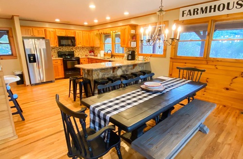Piney Creek Cabin | Beautiful Cabin with Private Pond & Dock 5Bed/3.5Baths Sleeps 14 Oct. Dates OPEN
