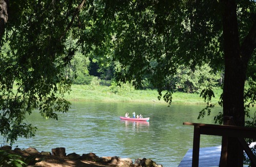 Flippin Cabin | Beautiful cedar cabin right on the Whiteriver