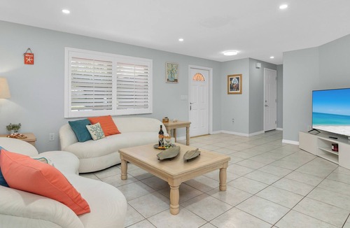 Palm River Estates House | Beautiful Coral House!