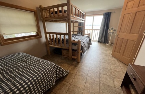 Indian River Cottage | Beautiful Cottage on Mullett Lake