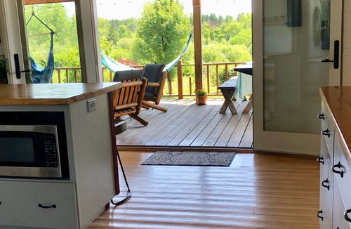 Suttons Bay House | Beautiful country home surrounded by rolling hills & vineyards