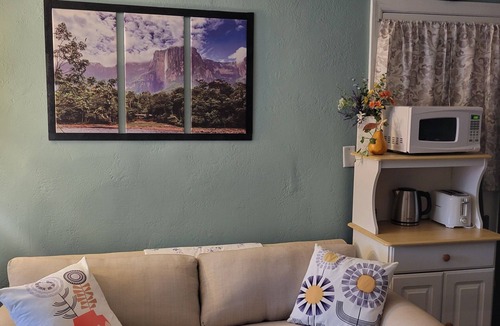 Reading House | Beautiful, cozy and quiet private suite