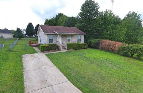 Clarksville House | Beautiful cul-de-sac home with a fenced in yard!