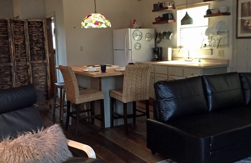 Spencer Cabin | Beautiful, Dog Friendly Log Cabin! 5min to Park