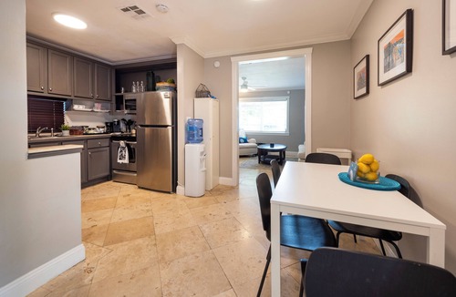 South Middle River House | Beautiful ENTIRE HOME Near Wilton Manors, Las Olas Blvd & the Beach