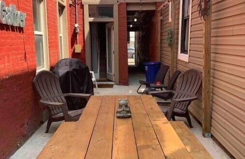 South Side Flats House | Beautiful High-End 4 Bed 3 Bath House, Sleeps 15!