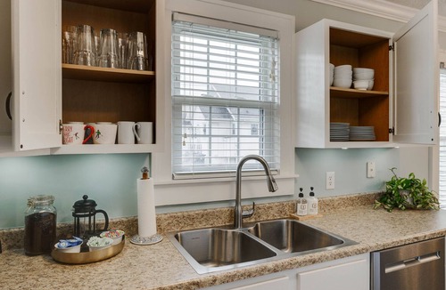Owensboro Cottage | Beautiful Home in Owensboro. Self checkin-Great location-Screened porch