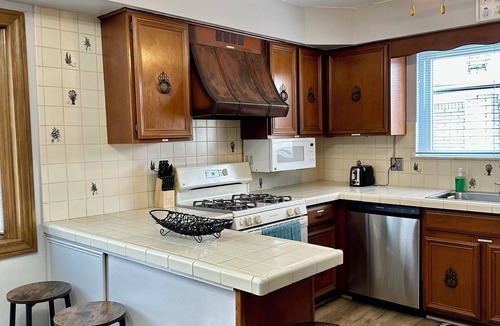 Sterling Heights House | Beautiful home in metro Detroit area with Gameroom 4BD
