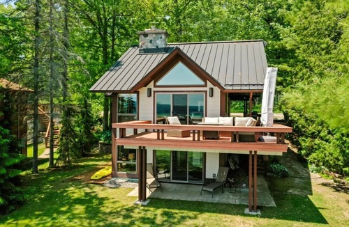 Higgins Lake House | Beautiful Home w/2 fireplaces, Deck, and 75ft of Private Higgins Lake Frontage