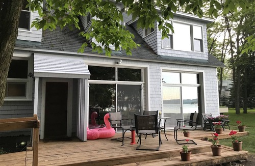 Manistee House | Beautiful Lake Front Cottage