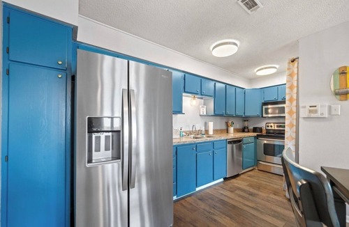Rockwell Condo | Beautiful lakefront condo with great views, pool, Wi-Fi, & full kitchen!