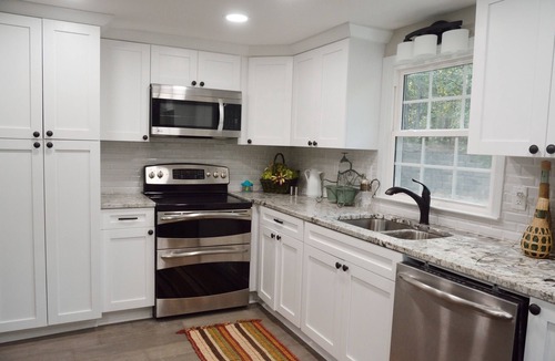 Chattahoochee Hills House | Beautiful Lakeside Cottage (Hidden Cove Farmhouse) 4bedroom 3 bath