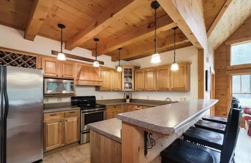 Onekama House | Beautiful Log Lodge Retreat near Beach, Dunes, Golf