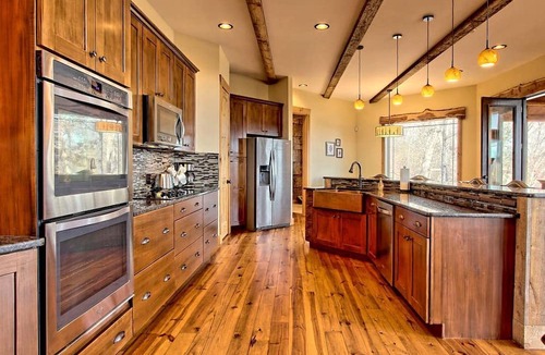 Clayton Cabin | Beautiful, Luxury Cabin with Out-Door Hot Tub near Lake Burton in Northern Georgia
