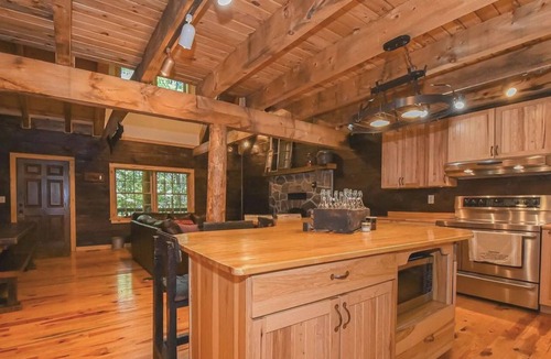 Burlington Cabin | Beautiful Mountain Getaway. Less than 3 hours from DC, Baltimore, and Pittsburgh