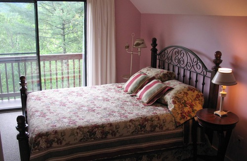 Great Cacapon Cabin | Beautiful Mountain View, Secluded Romantic, Family Friendly, WiFi, discounted