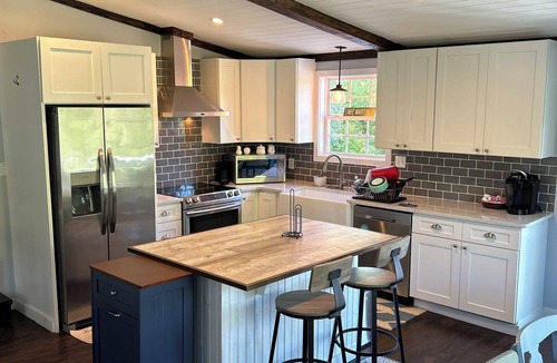 Jacksons' Gap House | Beautiful Pet friendly waterfront on lake Martin! Welcome to “Driftwood Vista”