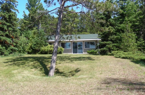 Mackinaw City Cottage | Beautiful Private Sandy Lake Michigan Beach Cottage -WiFi
