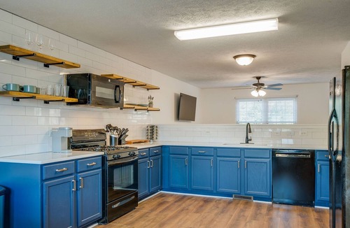 Hermitage House | Beautiful renovated home with large deck - close to Nashville!