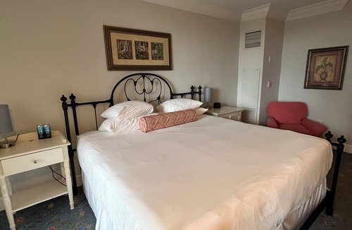 Dolphin Isles Resort | BEAUTIFUL Resort Located Directly On The Sand! - City View Room
