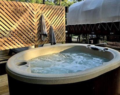 Jefferson House | Beautiful Rustic Wagon with Modern Interior and Outdoor Hot Tub for a Unique Romantic Getaway near Lake O' the Pines, Texas
