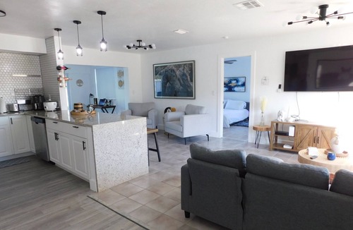 Joel House | Beautiful Seasonal Home w/pool