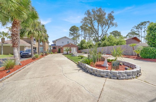 Biltmore Beach House | Beautiful South Lagoon House 4 BED 4 BATH, Boat Dock, no parking nightmares