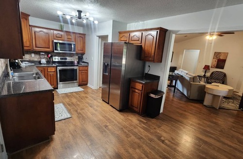 Snowden District House | Beautiful, Spacious 5-Bedroom Family Home in Southaven