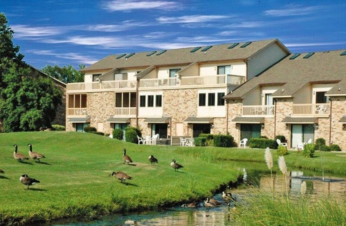 Surfside Beach Apartment | Beautiful studio unit at resort, sleeps 2