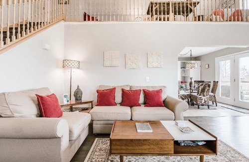Tryon Ski Chalet | BEAUTIFUL SUPER CLEAN HOME W/ VIEWS NR TRYON INTL. EQUESTRIAN CENTER & WINERIES