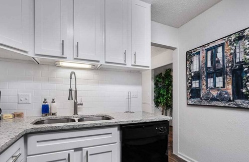 Meadowbrook House | Beautiful Townhome with Porch and near Golf|Shops