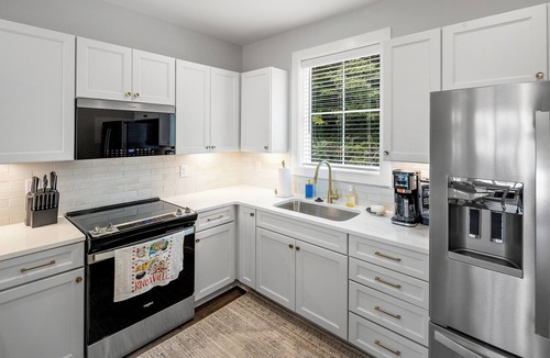 Knoxville House | Beautiful townhome with a rooftop deck with river views in South Knoxville