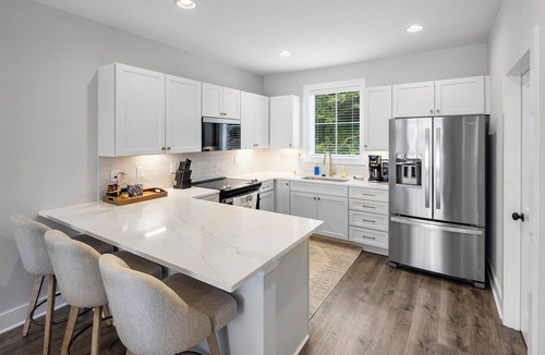 Knoxville House | Beautiful townhome with a rooftop deck with river views in South Knoxville