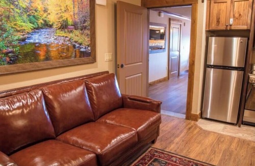 Gatlinburg Villa | Beautiful Two-Bedroom Villa in the gorgeous Smokey Mountains!