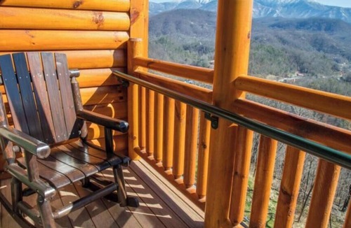 Gatlinburg Villa | Beautiful Two-Bedroom Villa in the gorgeous Smokey Mountains!