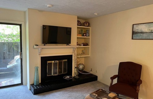 Tucker House | Beautiful two bedroom Townhouse near Emory