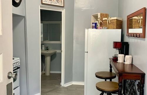 Bay City Apartment | Beautiful Victorian apartment near historic Midland Street