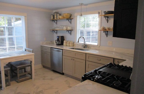 Biloxi Cottage | Beautiful vintage cottage remodeled in Old Ocean Springs