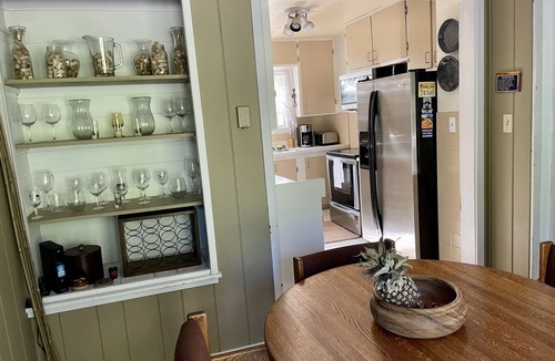 Union Pier House | Beautiful woodsy setting a 10 minute walk to the beach!