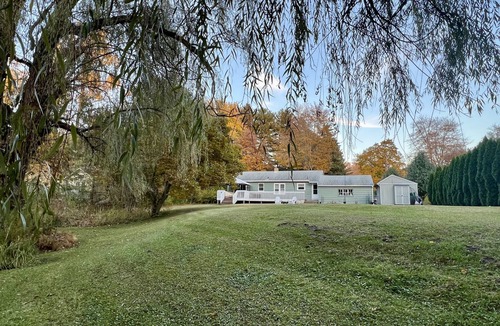 Union Pier House | Beautiful woodsy setting a 10 minute walk to the beach!