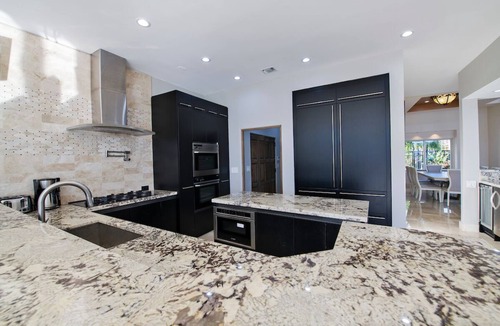 Coral Ridge House | Beautifully renovated 6 Bedroom Mansion Pet Friendly