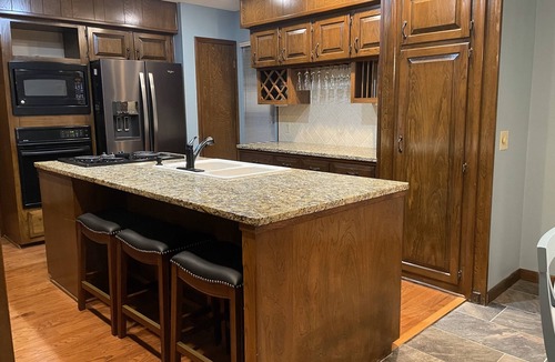 Springdale House | Beaver Lakeshore Escape - Stay right on the shore of Beaver Lake!
