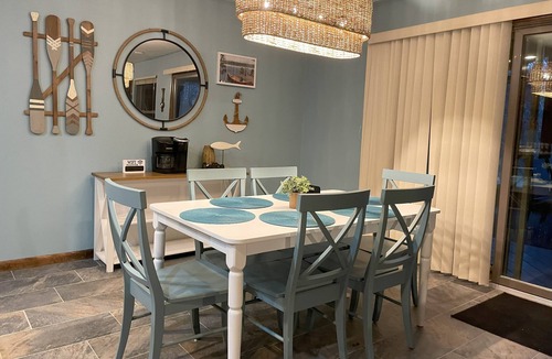 Springdale House | Beaver Lakeshore Escape - Stay right on the shore of Beaver Lake!