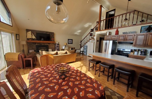 Lost Bridge Village House | Beaver Ridge-Big Lake View-Pool & Marina Nearby! Big Fire Pit for Group!