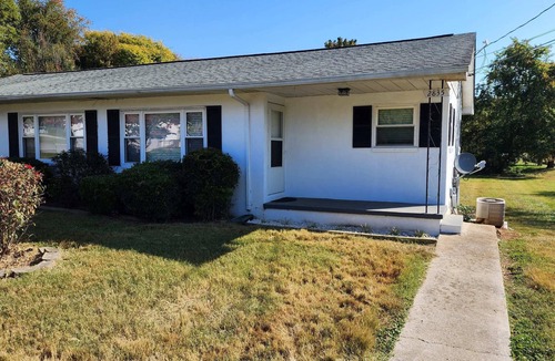 Jefferson City Apartment | Bedroom TVs. 5 Min to Cherokee Lake & C-N Univ