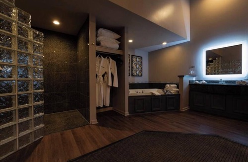 Perrysburg Apartment | Belamere Suites - The Presidential Swimming Pool Suite In Ohio